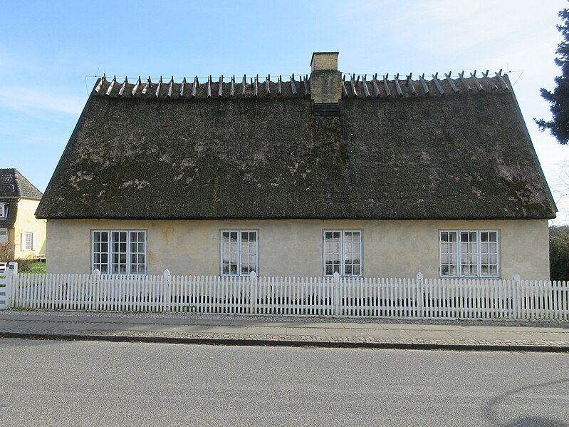 File:Fogedgården (Søllerød) 01.jpg