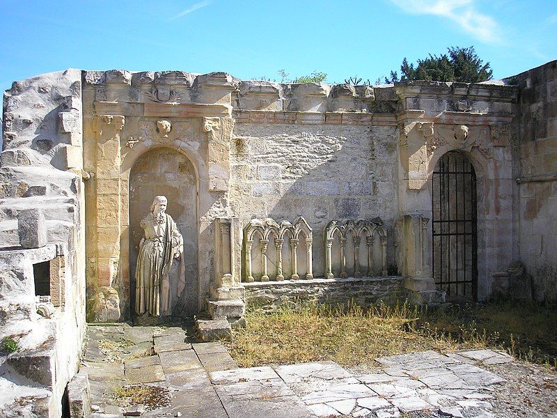 File:FranceNormandieBrevilleVestigesEglise.jpg