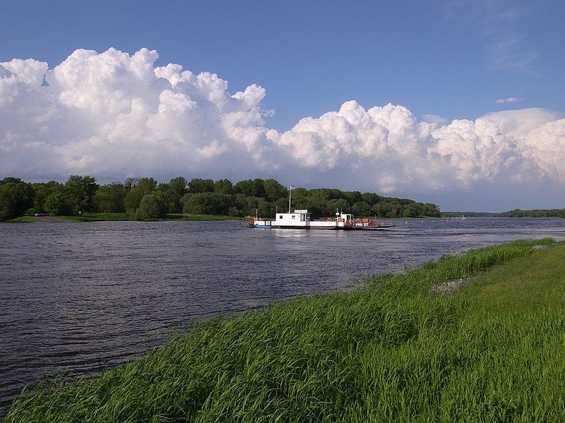 File:Gierseilfähre Aken (Elbe).jpg