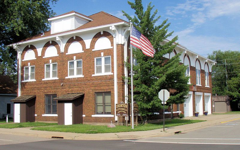 File:Ironton City Hall-3.JPG