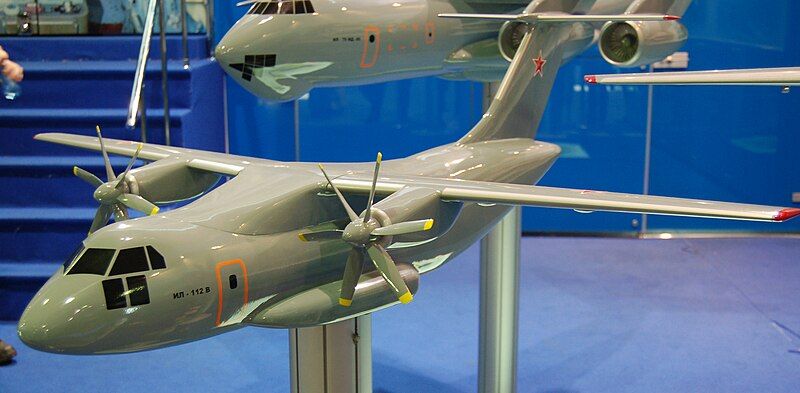 File:Maquette Ilyushin Il-112.jpg