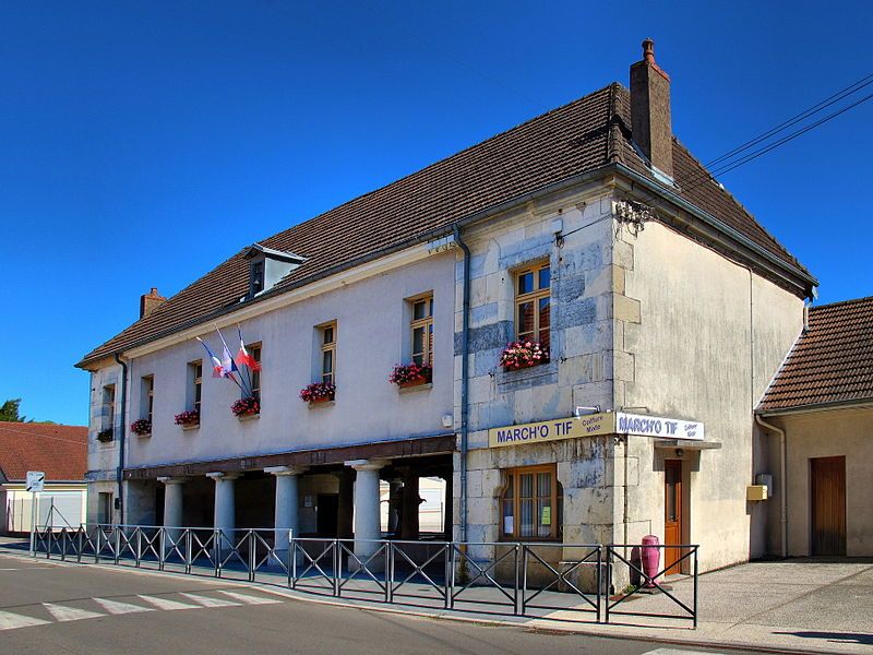 File:Marchaux, la mairie-lavoir.jpg