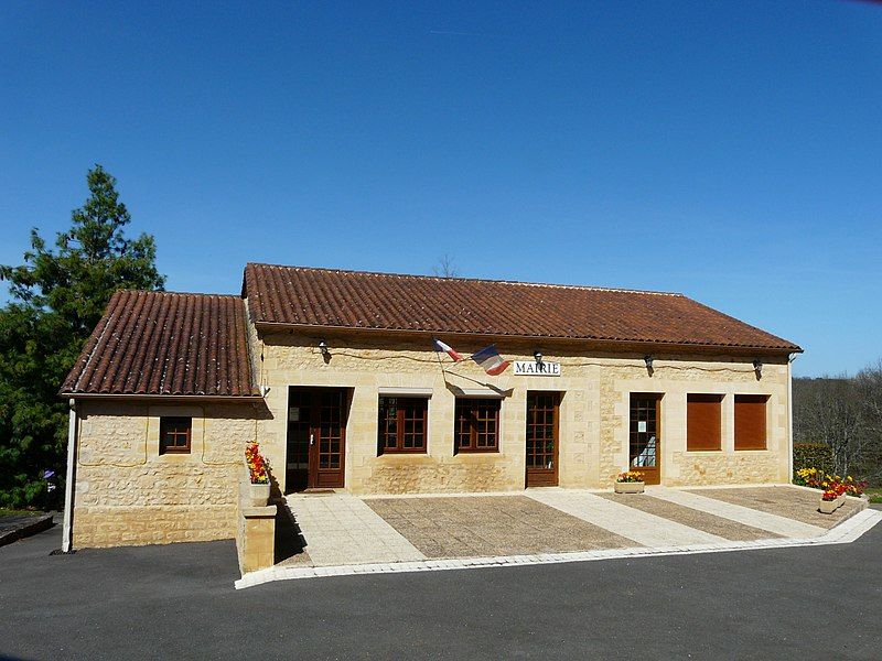 File:Saint-Avit-de-Vialard mairie.JPG