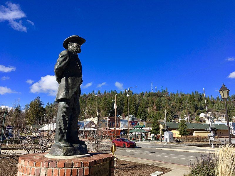 File:Schuyler Colfax Statue.jpg