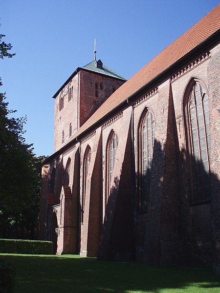 File:St. Wilhadi, facade.jpg