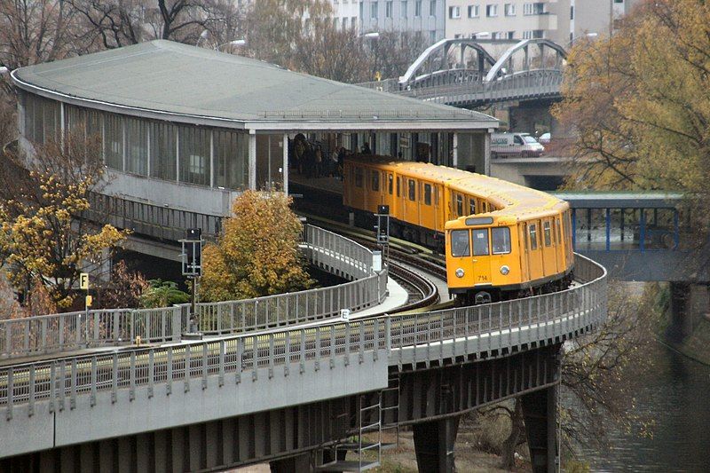 File:U-Bahn Berlin Möckernbrücke.jpg