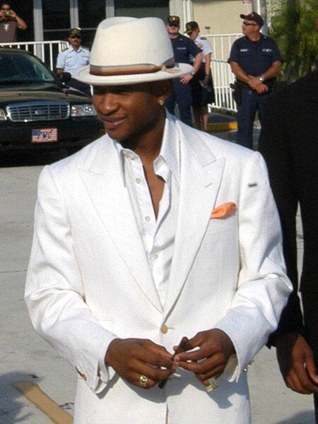 File:Usher 2004 (cropped).jpg