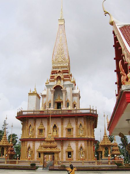 File:Wat chalong pagoda.jpg