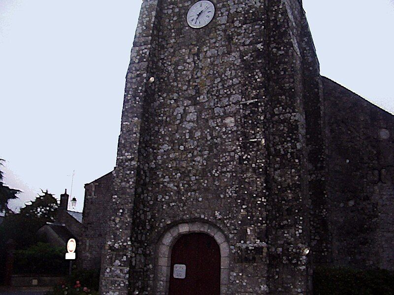 File:Église de cravant.JPG