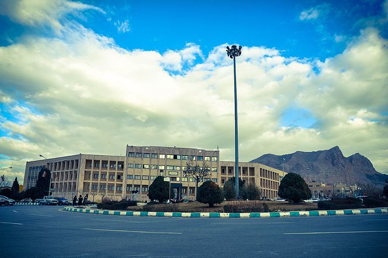 File:Azad-University-Isfahan-Khorasgan.jpg