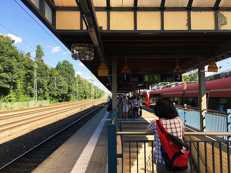 File:Bahnhof Frankenstadion 06.jpg