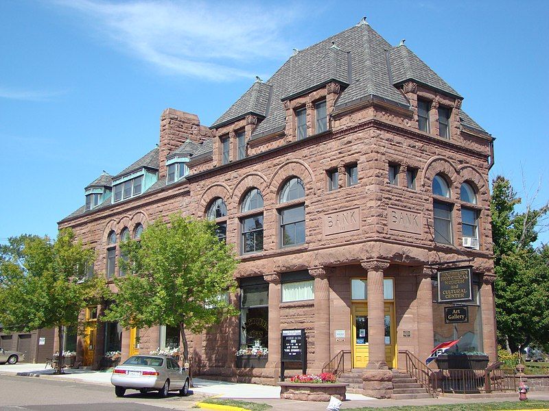 File:Bank of Washburn.JPG