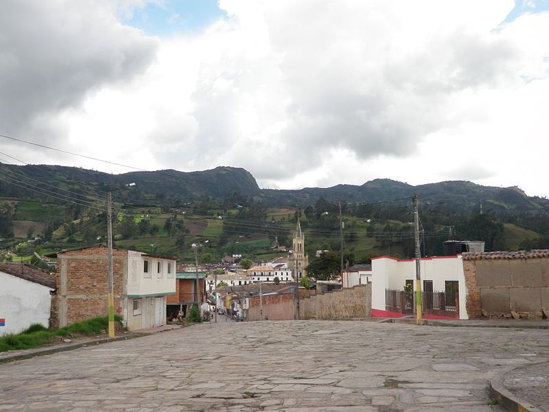 File:Calles de Turmequé.JPG