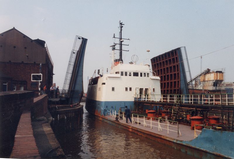 File:Chapman Street Bridge.jpg