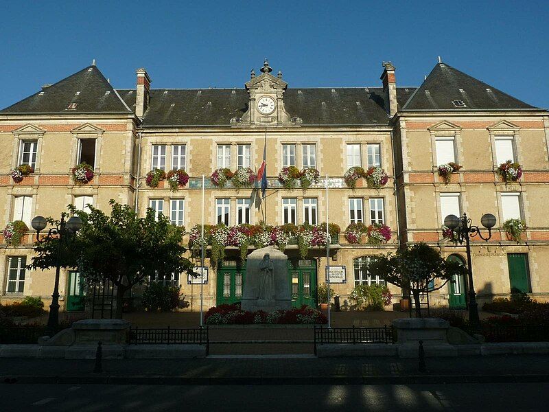 File:Chasseneuil mairie1.JPG