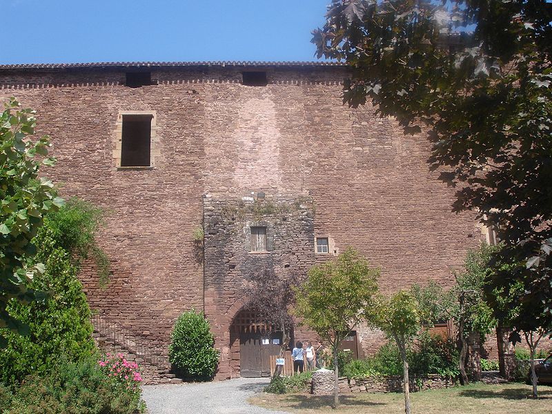 File:France-Aveyron-Château de Saint-Izaire2.jpg