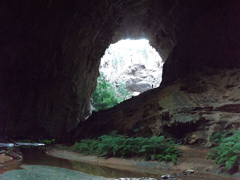 File:Gruta do Janelão.JPG