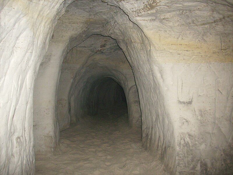 File:Höhle Kuldiga 2.jpg