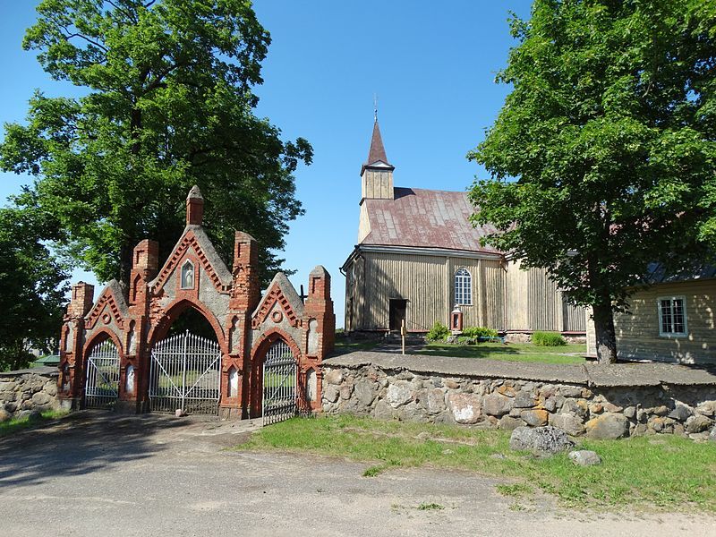 File:Kantaučių bažnyčia, vartai.JPG