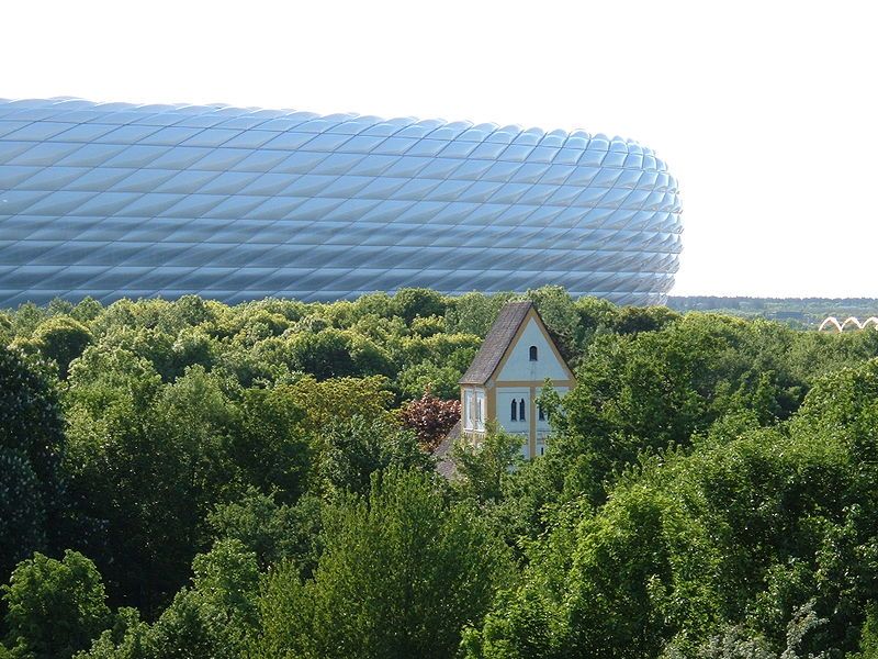 File:Kirche Stadion Froettmaning.JPG