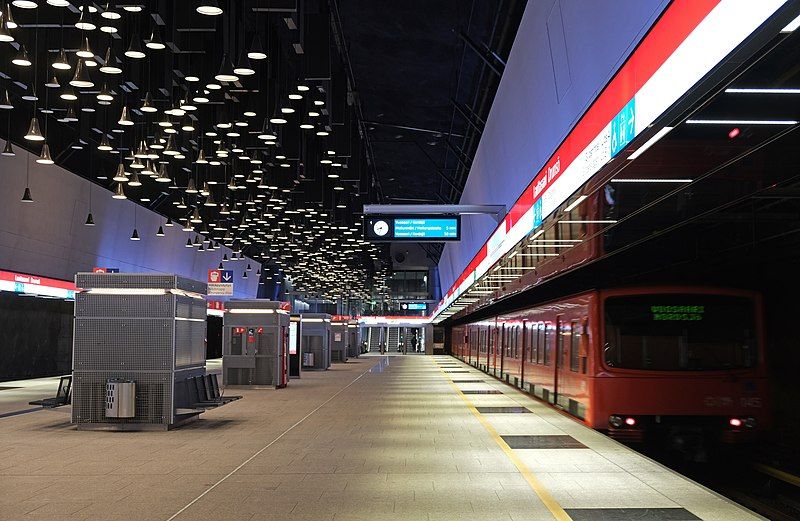 File:Lauttasaaren metroasema 2.jpg