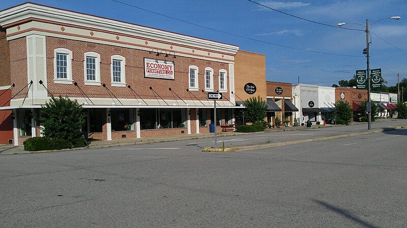 File:Main Street Leesville.jpg