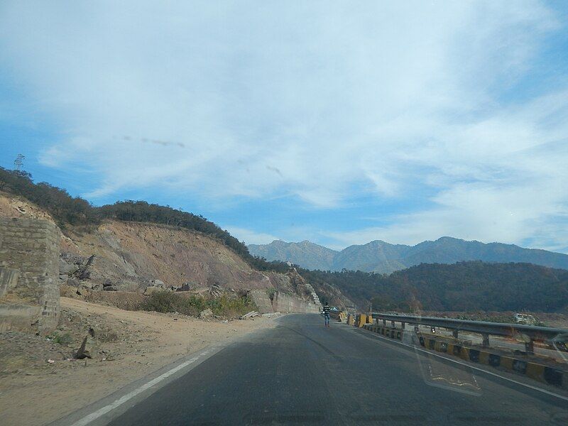 File:Shimla Chandigarh Expressway.jpg