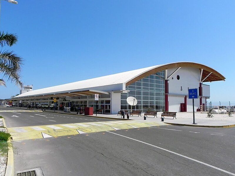 File:Aeropuerto Internacional Chacalluta.jpg