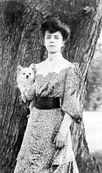 File:AliceRooseveltwPekingeseDog1902.jpg