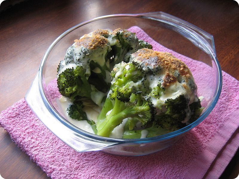 File:Béchamel and Brocoli.jpg