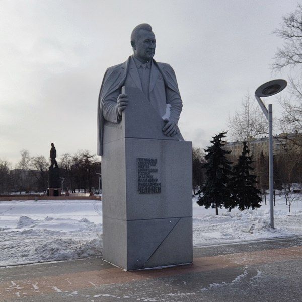 File:Chelomey Statue 20170208.jpg