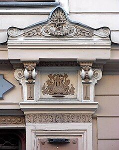 Detail of the decorated top of the column