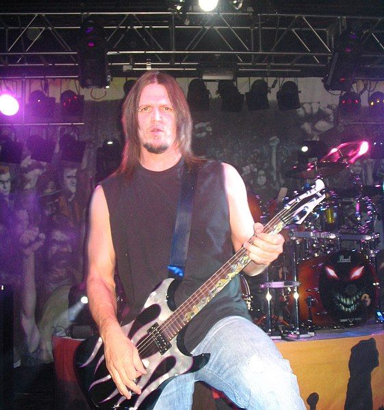 File:Dan Donegan 2005.jpg