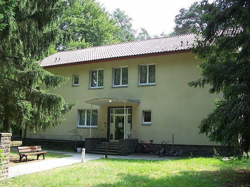 File:Haus 11 (Honecker).jpg