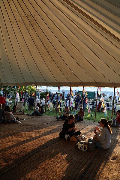 File:Hayfestival-2016-tent-inside.jpg