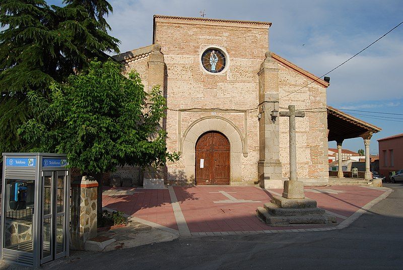 File:Iglesia-santa-maria-del-castillo-flores-de-avila.jpg