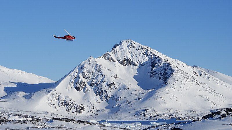 File:Kulusuk-airport-air-greenland-bell212.jpg