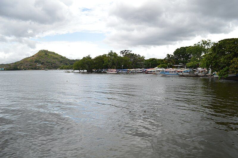 File:Lake Catemaco12.JPG