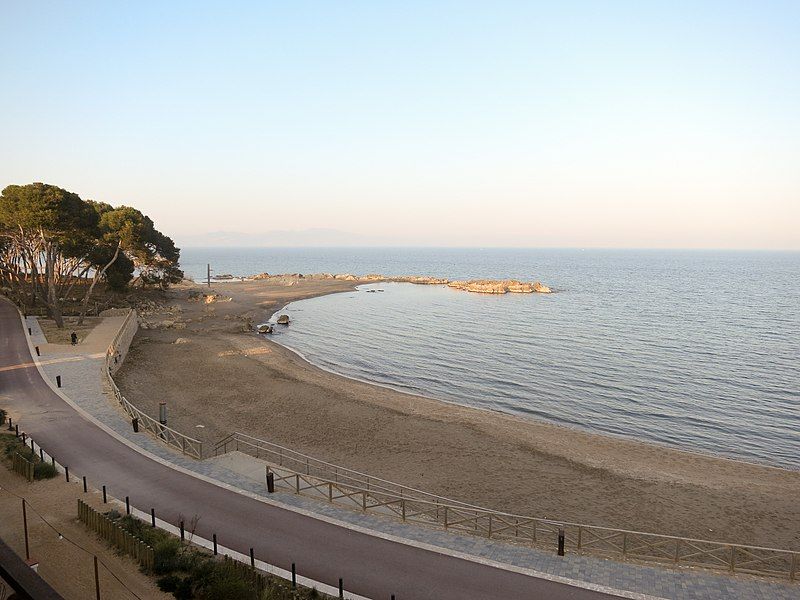 File:Marató d'Empúries platja.jpg