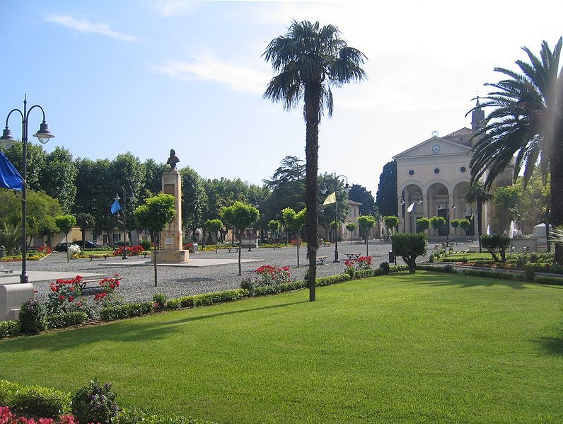 File:Piazza Vada.jpg