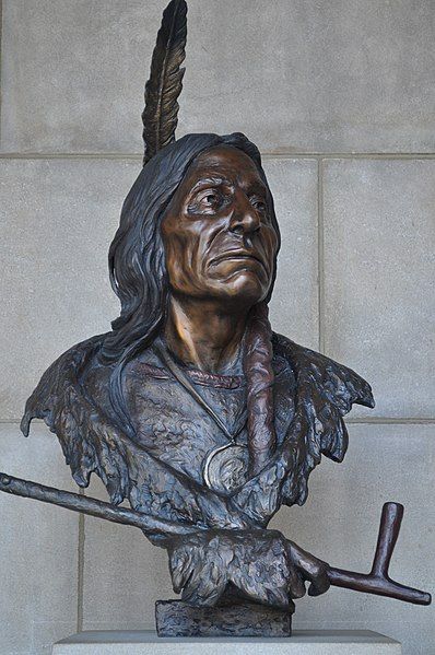 File:Red Cloud bust.jpg