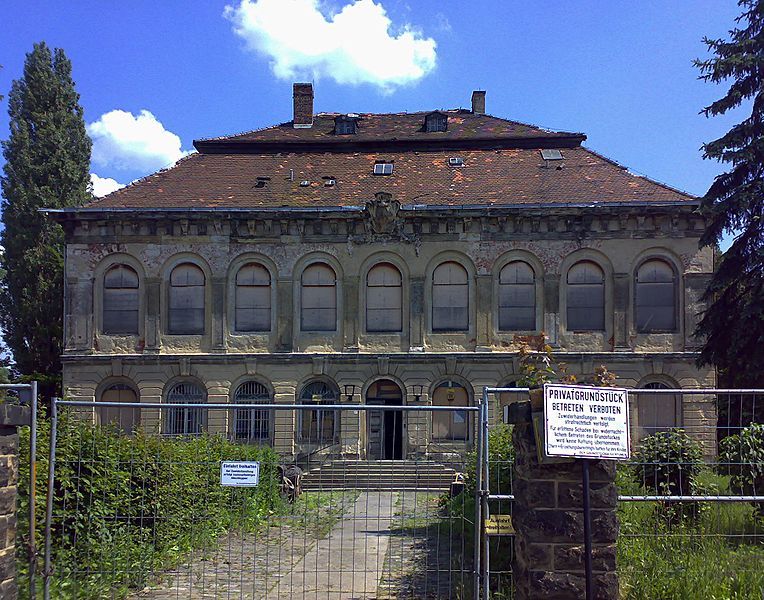 File:Schloss Uebigau.jpg