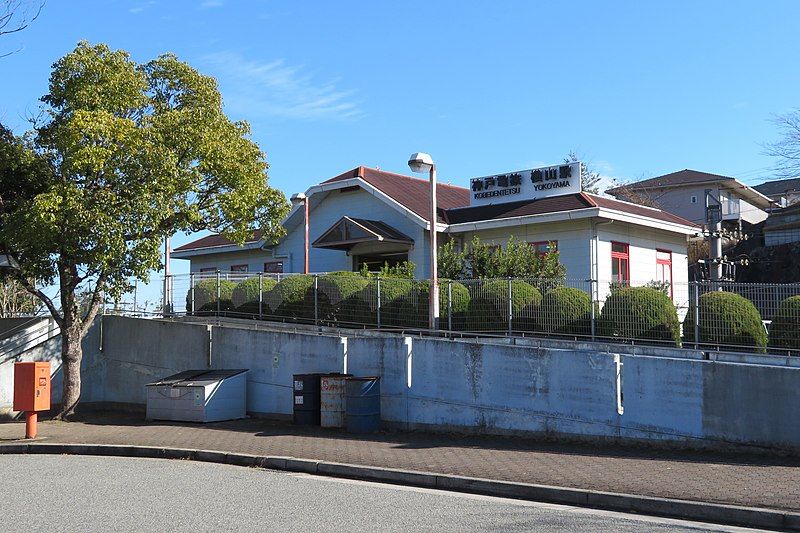 File:Shintetsu Yokoyama Station.jpg