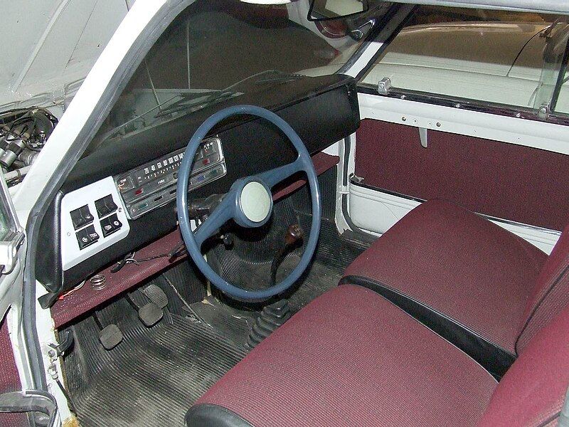 File:Syrena110 cockpit.jpg