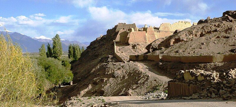 File:Tashkurghan Fort.jpg