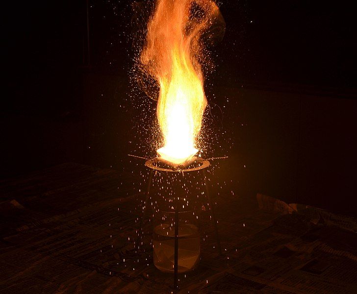 File:Thermite experiment 01.JPG