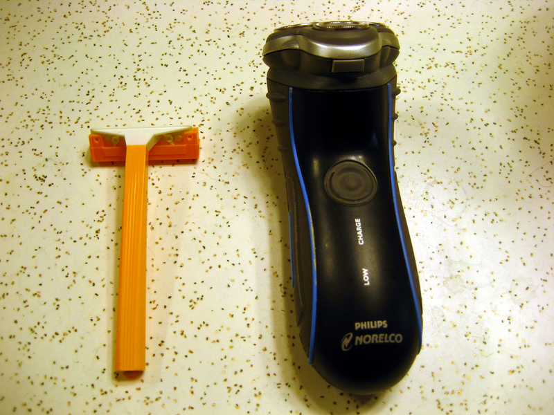 File:Two razors.png