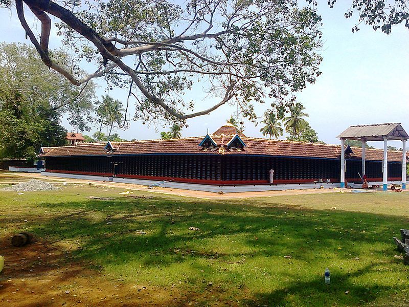 File:Venganallur Temple Nalampalam.jpg