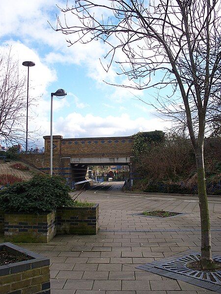 File:Westbury Avenue Bridge.JPG