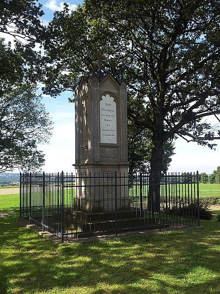 File:20120902 Adolf-Clarenbach-Denkmal Lüttringhausen.jpg